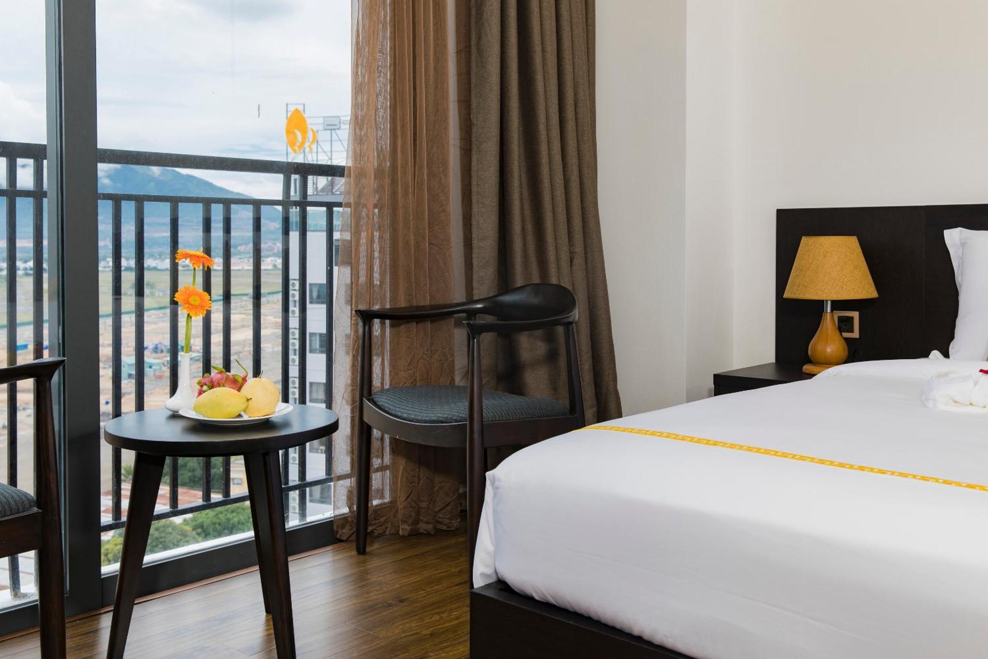 Meriton Hotel Нячанг Екстер'єр фото